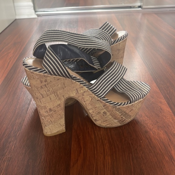 Summer heels - Forever 21 used twice - Picture 2 of 2